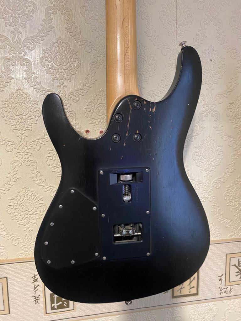 Electric Guitars and Peavey Valve Amplifier* Bargain **