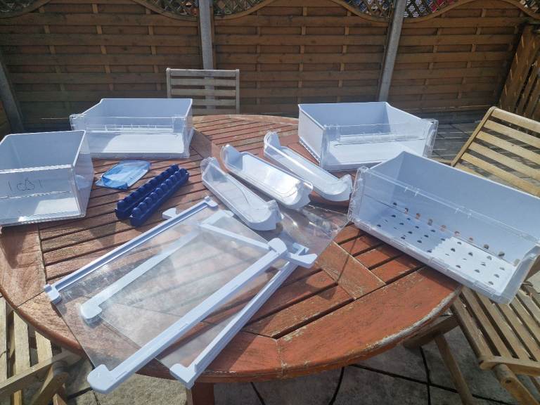 Hotpoint fridge freezer drawers & shelves 