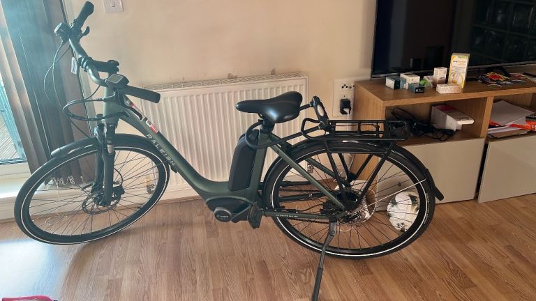 Raleigh Motus Electric Bike - LIKE NEW - Bosch Motor