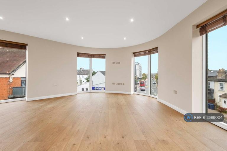 2 bedroom flat in East Barnet Road, Barnet, EN4 (2 bed) (#2888004)