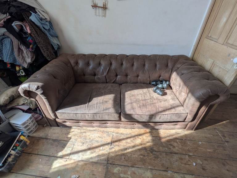 2 Seater sofa - Chesterfield Style – Fair Condition - Free to collector