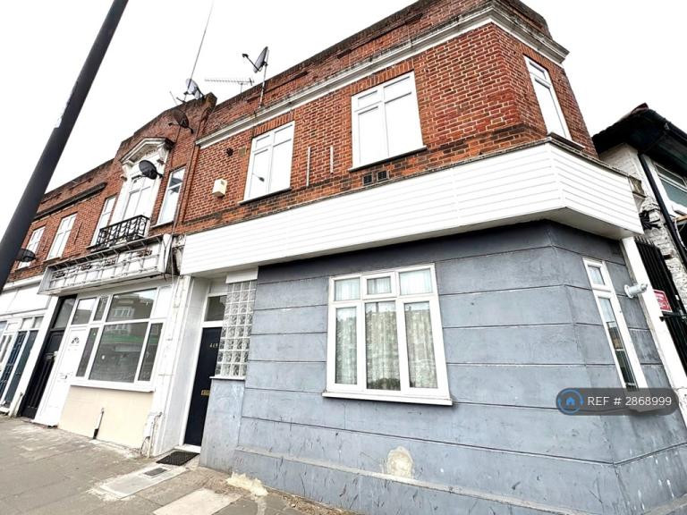 2 bedroom house in North Circular Road, London, NW10 (2 bed) (#2868999)
