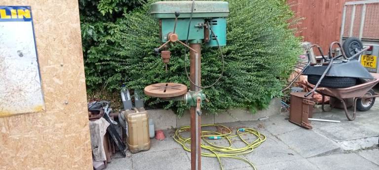 Pillar drill 