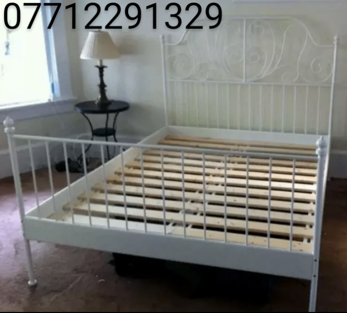 King size bed with memory foam mattress (can deliver)