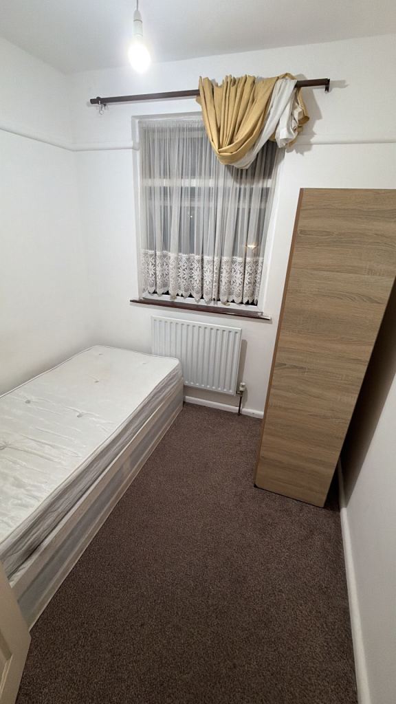 Single Box room for rent