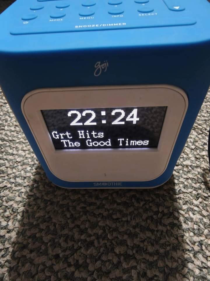 Goji Smoothie DAB+ Digital clock alarm cube radio stereo speakers USB Charger, auto time set