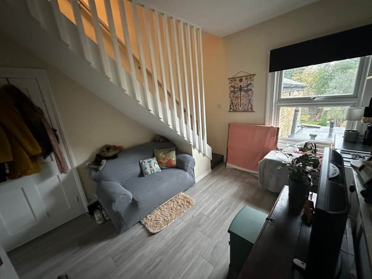 ALL INCLUSIVE Studio Flat in Hounslow - Split Level - £1,245 
