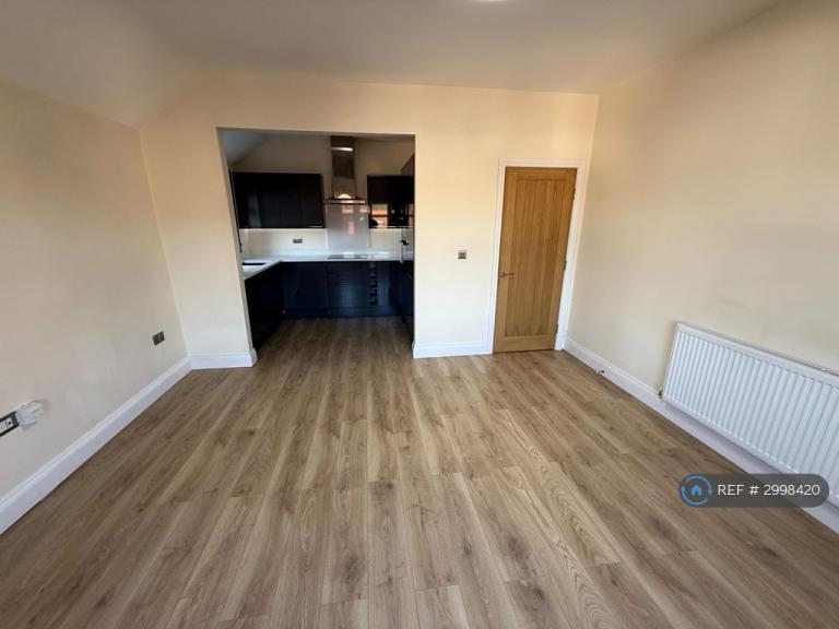 1 bedroom flat in Fairdene Road, Coulsdon, CR5 (1 bed) (#2998420)