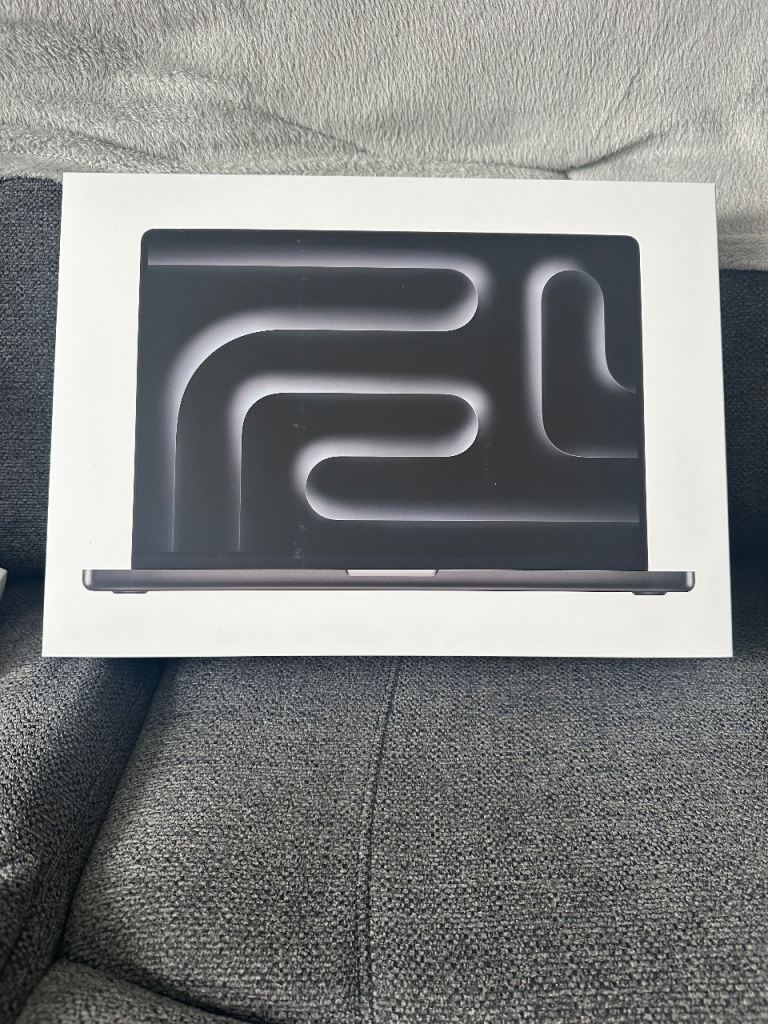 16-inch Macbook Pro Apple M5 Pro 18-core CPU 20-core GPU 48GB RAM 1TB SSD BLACK