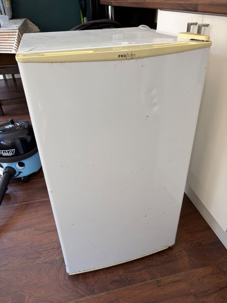 Free to collect FRIDGE (Under-counter)