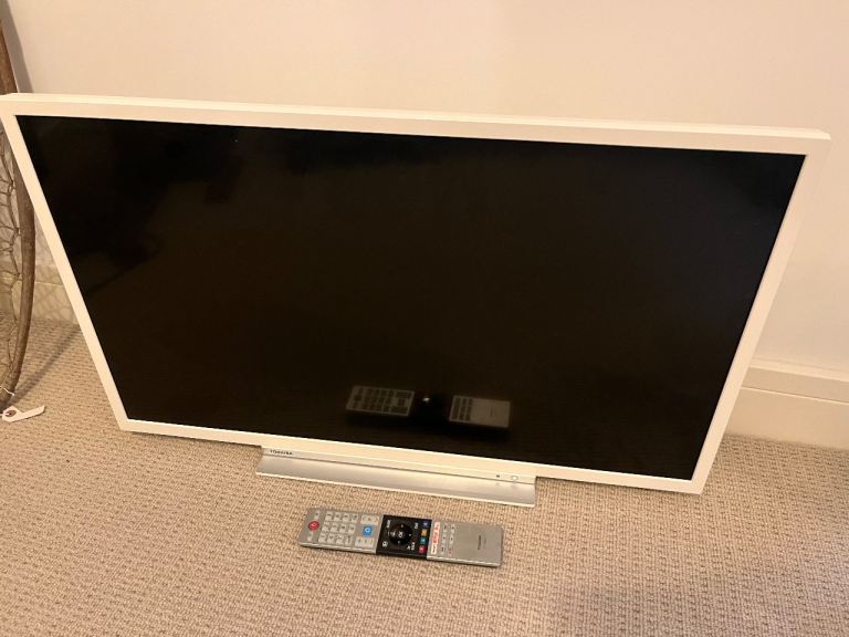 Toshiba 32” tv dvd combi in white 