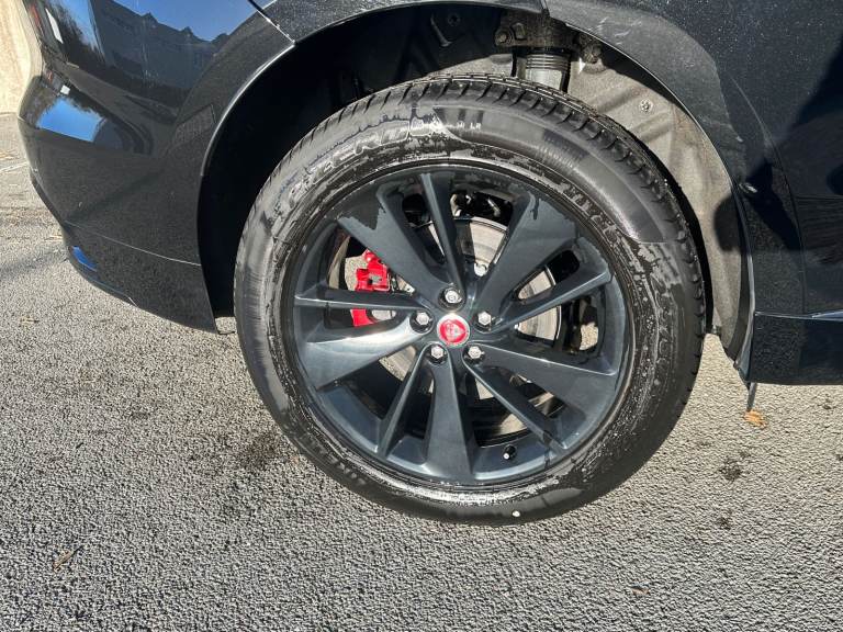 2023 Jaguar F-PACE 2.0L Diesel Santorini Black R Dynamic Black Edition