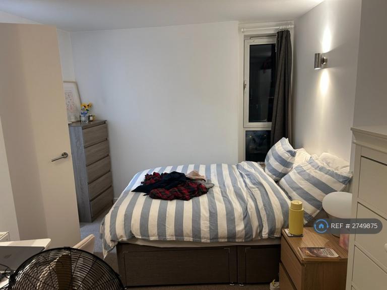 2 bedroom flat in Enfield Road, London, N1 (2 bed) (#2749875)