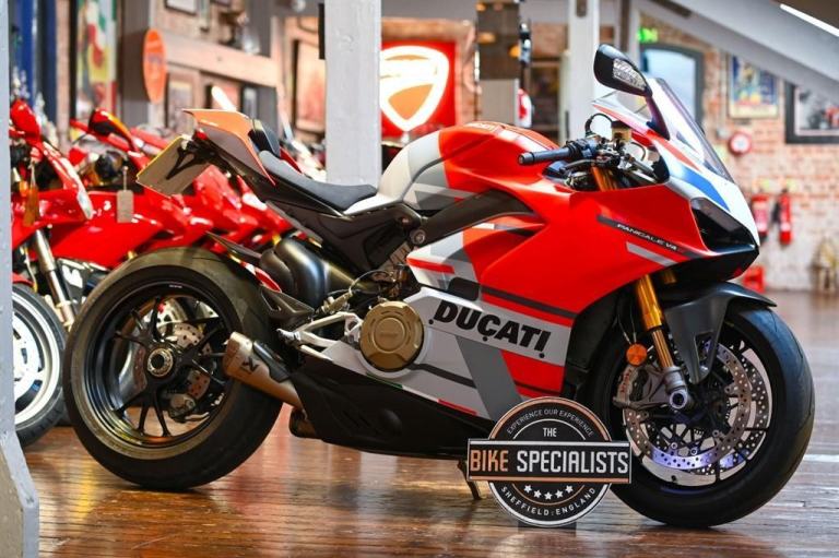 Ducati Panigale V4S *Akrapovic - Carbon - PPF - Stunning*