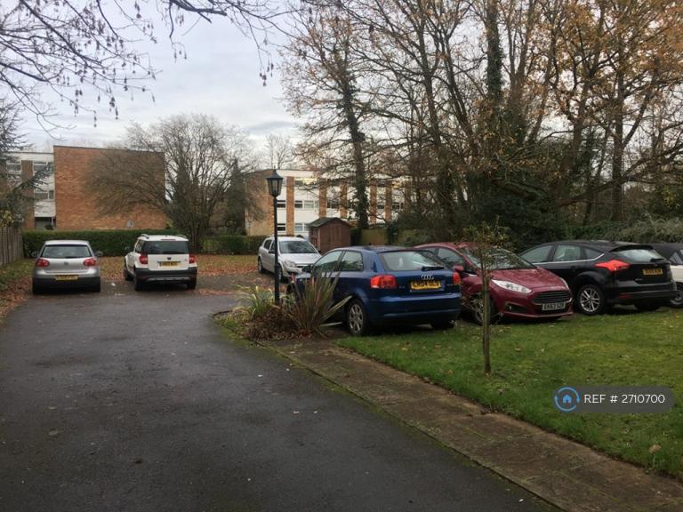 Studio flat in Penlee House, Woking, GU22 (#2710700)