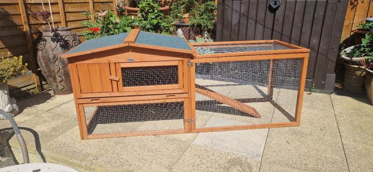 Small Rabbit Hutch & Run with cover
