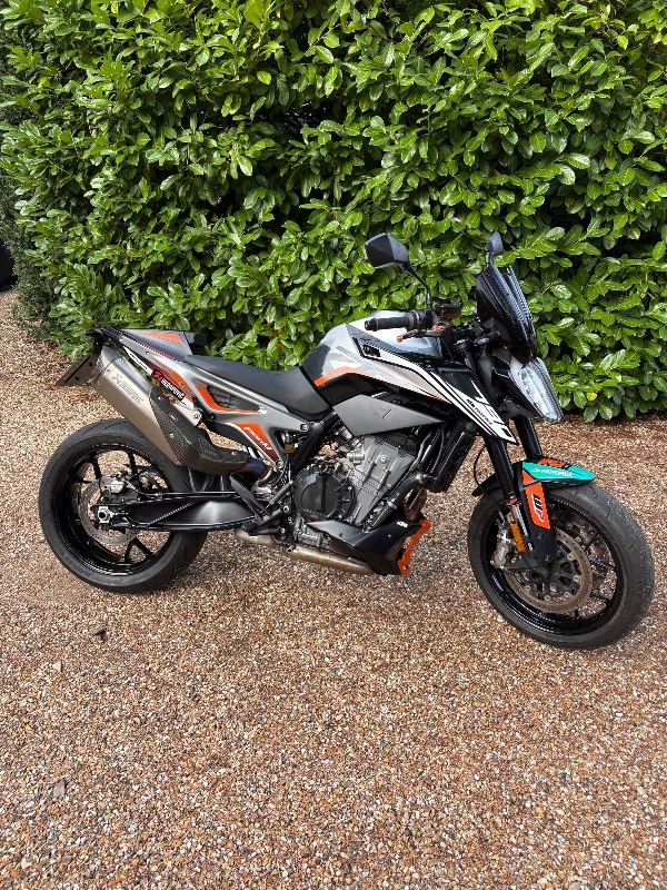 KTM 790 DUKE, 2019 Tech Pack, quick shifter. Akrapovic, low miles