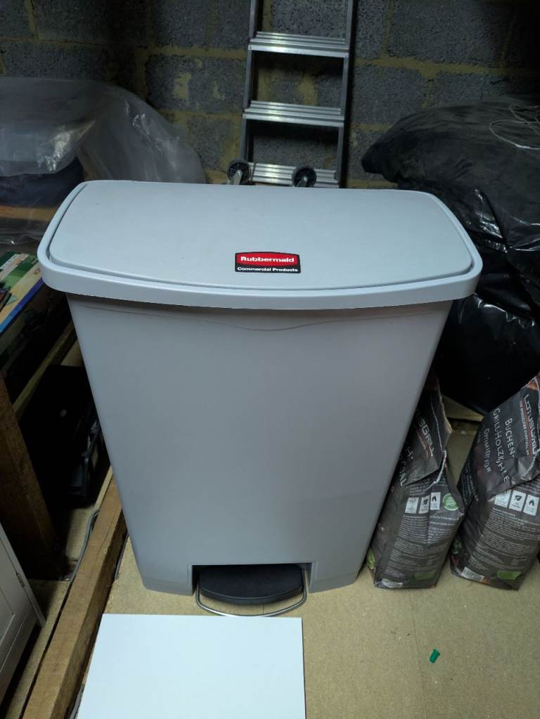 RUBBERMAID Commercial 90L Slim Jim Step On Resin Bin