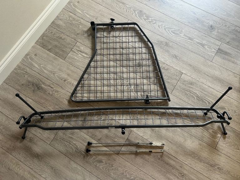 Range Rover Evoque dog guard & divider