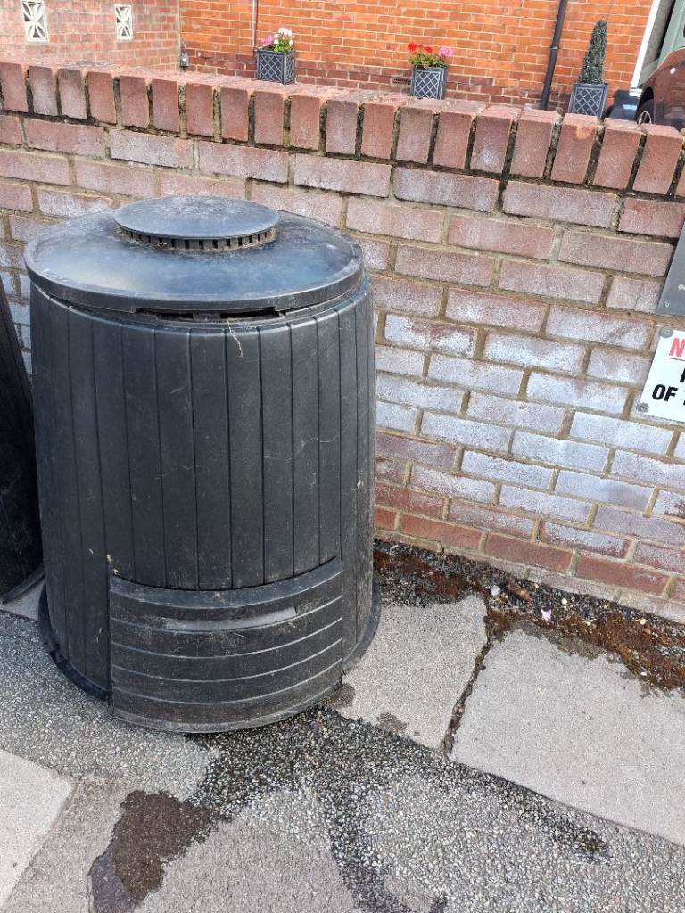 Free 2 compost bins 15 litres 