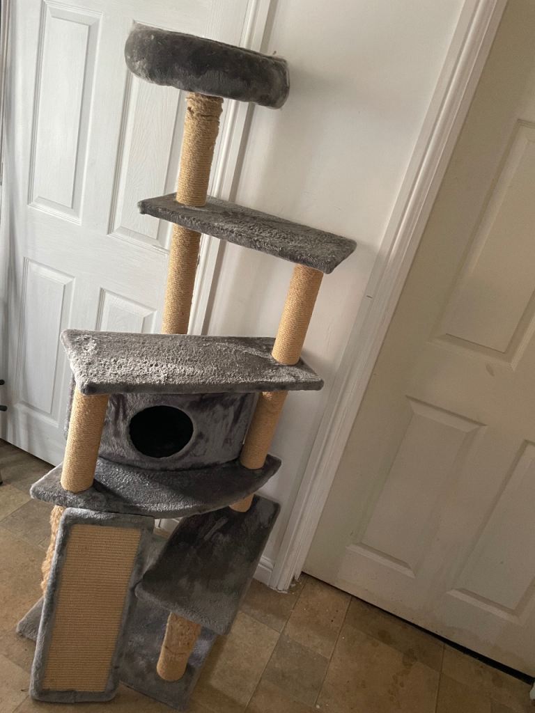 Cat Tower scratch post 