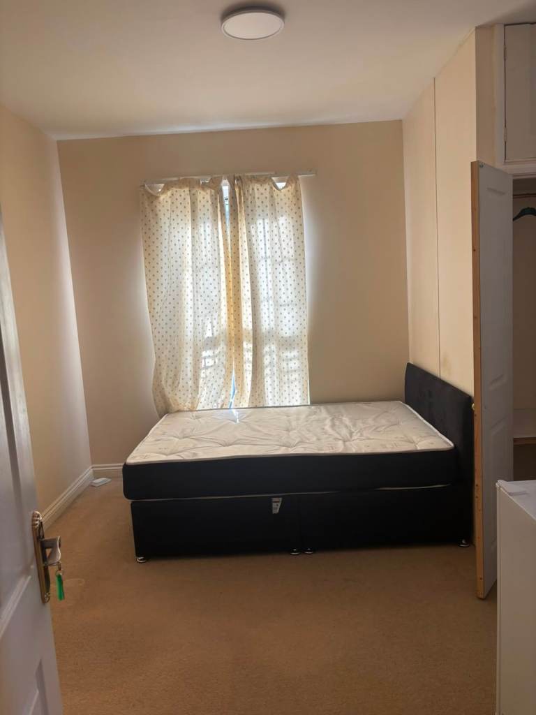 Furnished ensuite and another Bedroom Available Near Maidstone Hospital