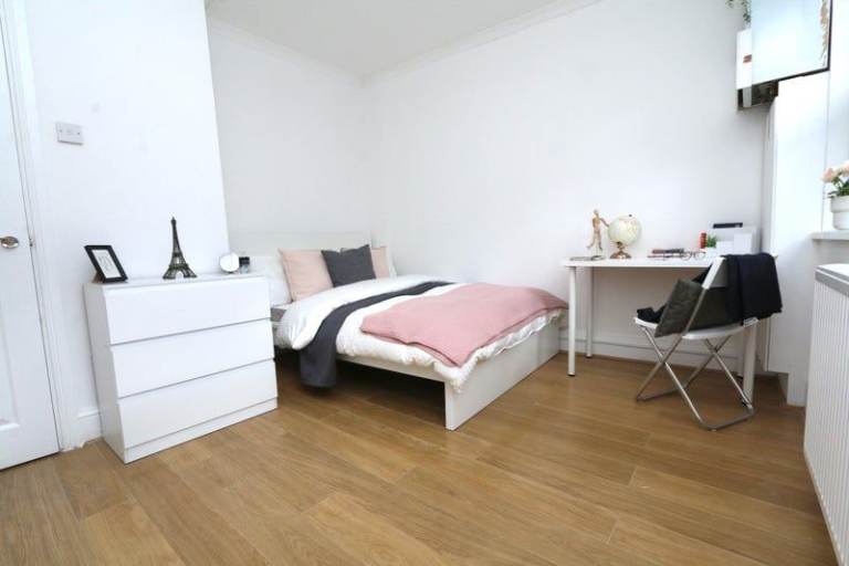 Spacious Double on Bethnal Green Road