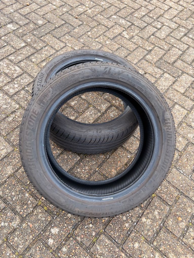 2x 225/45/17 Bridgestone 