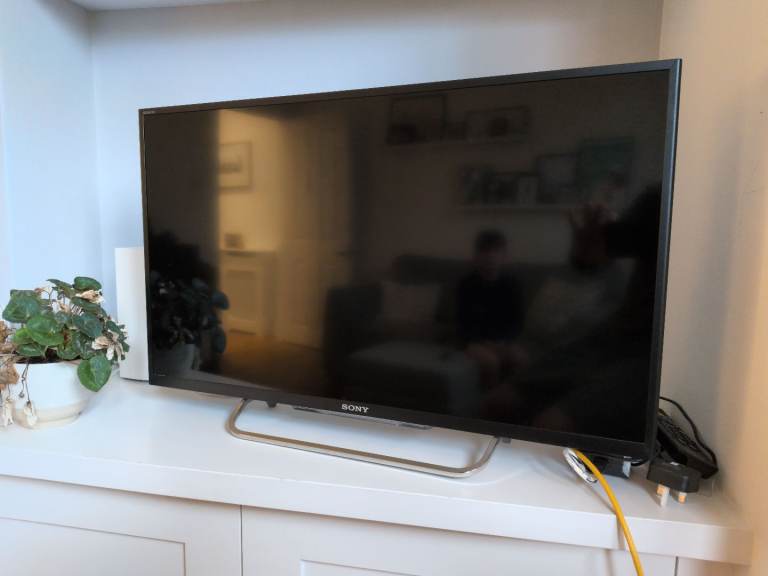Sony Bravia 28" - full working order!