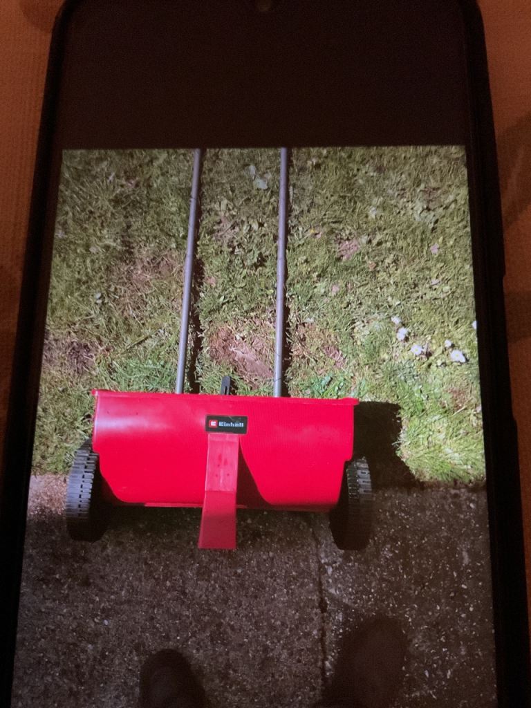 Lawn spreader