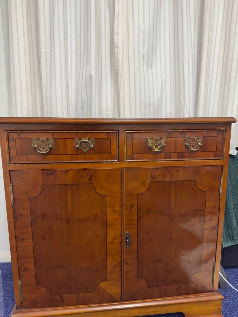 Chest of drawer