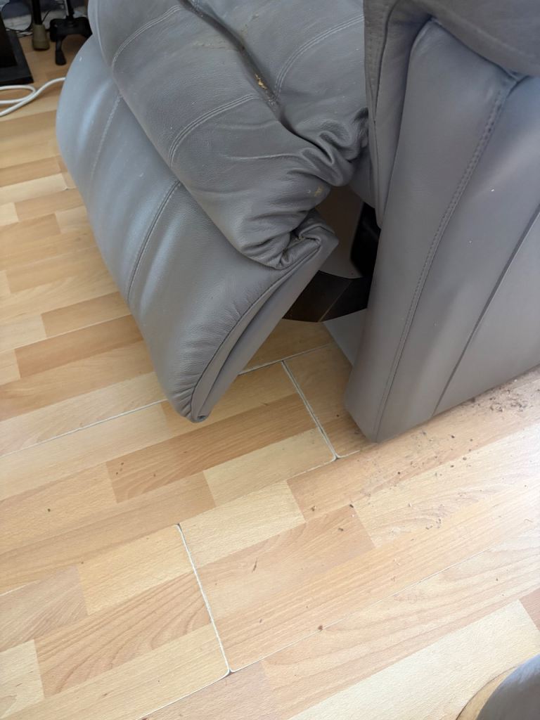 Reclining Faux Leather Chsir