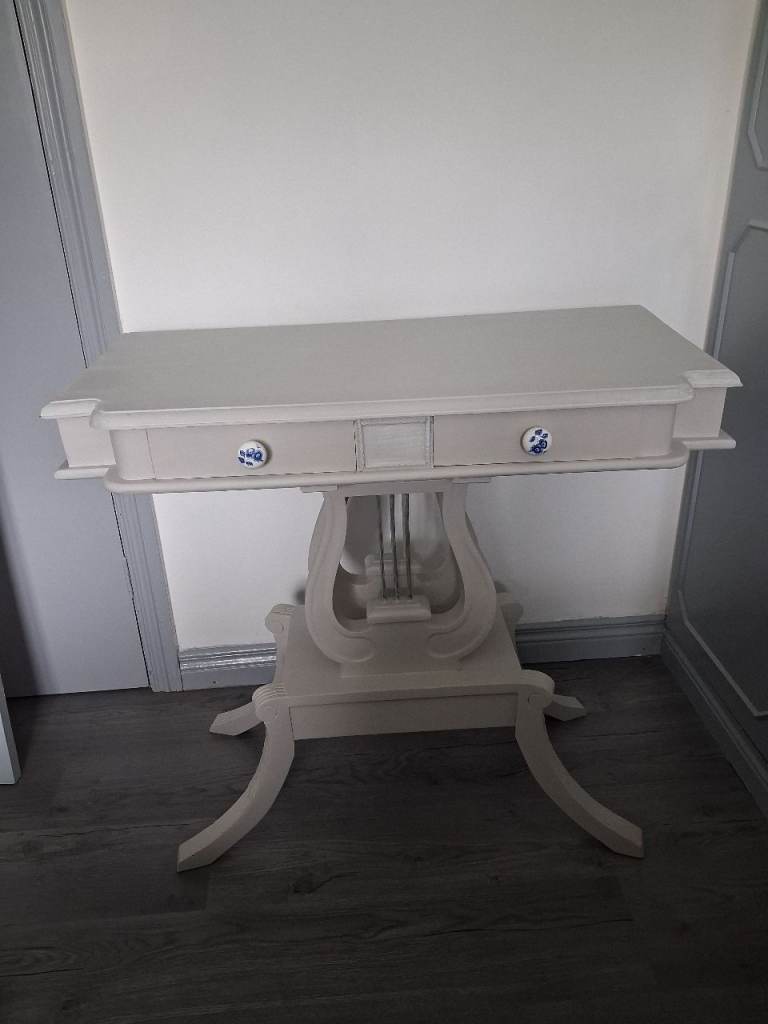 Beautiful hall/living room table, solid wood 