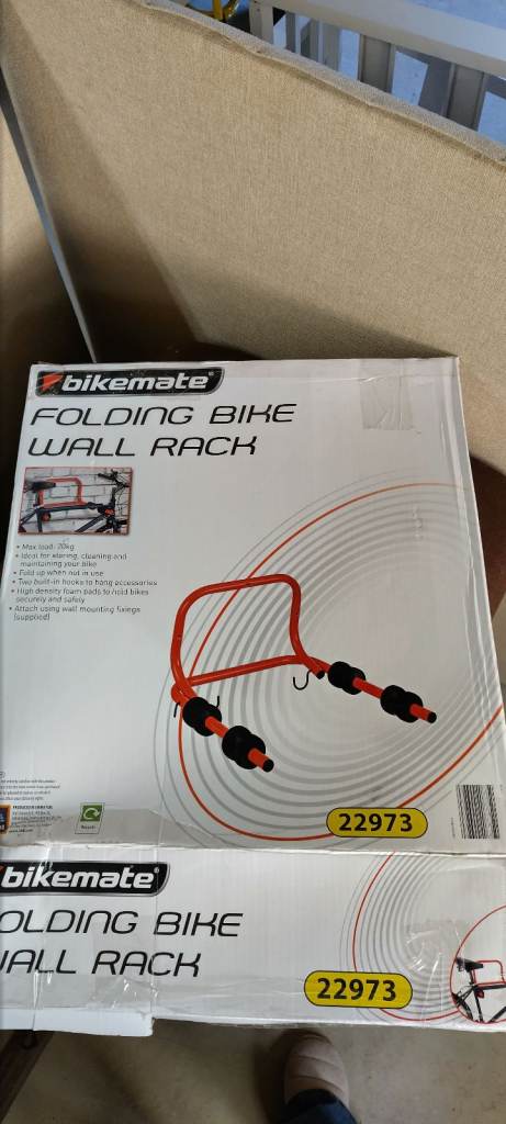 Folding wall bike rack