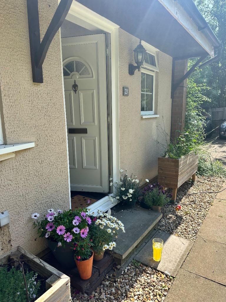 Two bed cluster house to let- unfurnished 