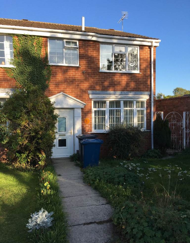 3 bed semi detached house central East Leake