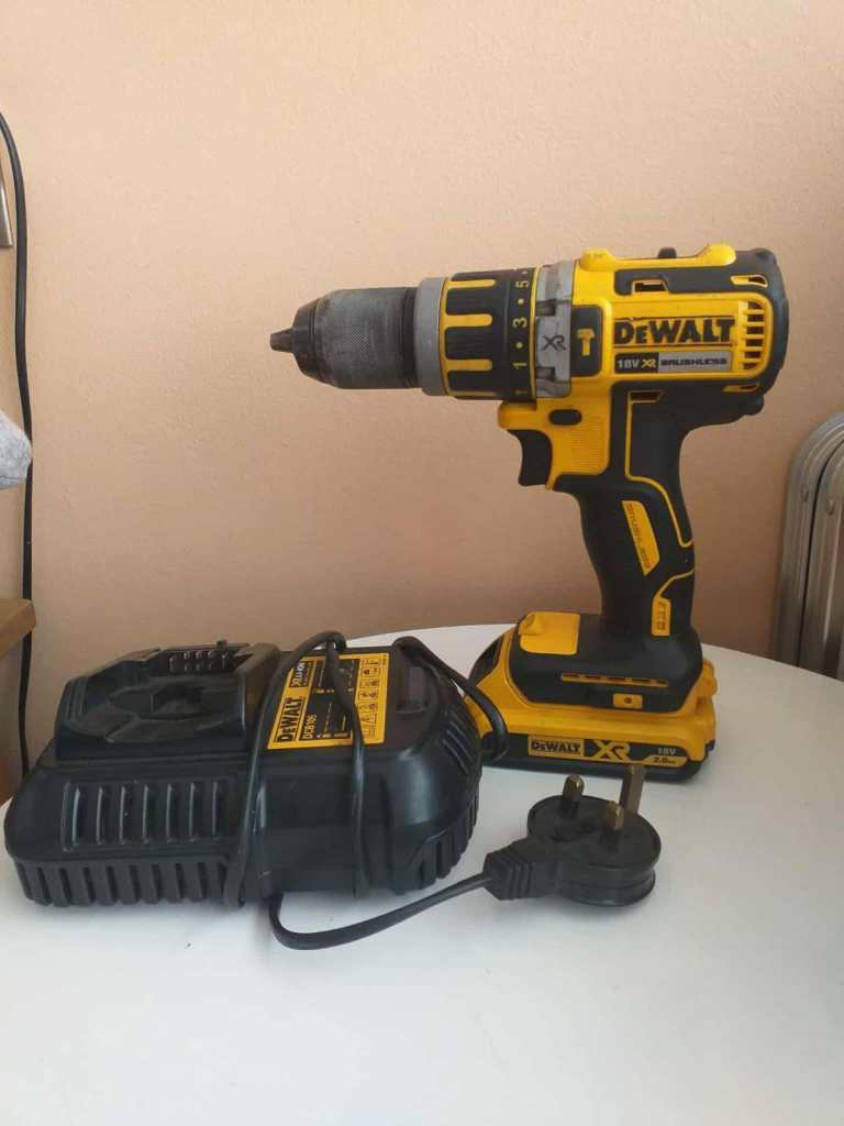Dewalt  XR brushless combi drill 18 V 