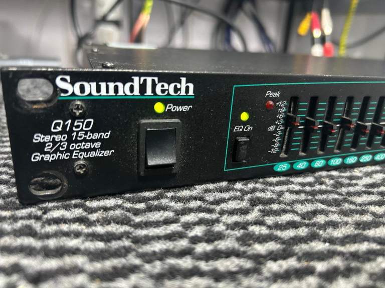 Sound Tech Q150 Stereo Graphic Equalizer, 15 Bands a channel.