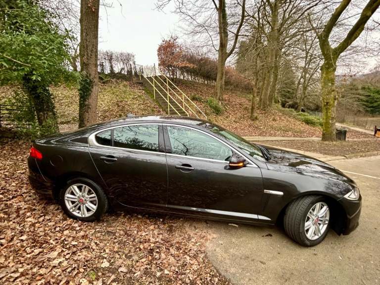 JAGUAR XF 3.0 d V6 240*LUXURY*ONLY73K-Xenons-Nav-BT&amp;Dab-LTHR**Stunning Example