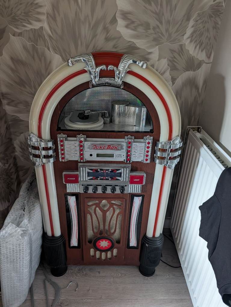 Retro Jukebox with Bluetooth and CD Player – Excellent Condition