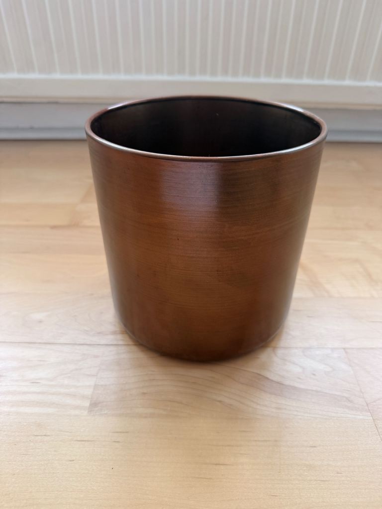 *RESERVED* FREE Bronze/metallic plant pot