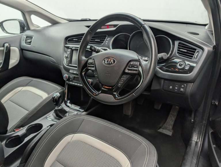 2015 Kia Ceed 1.6 GDi EcoDynamics 3 Hatchback 5dr Petrol Manual Euro 5 (s/s) (133 bhp) -  HATCHBA...