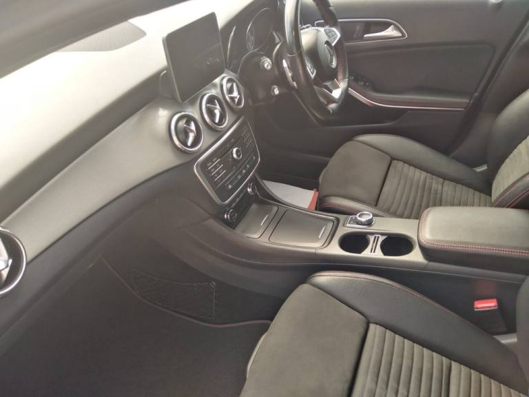 2016 Mercedes-Benz GLA GLA 220d 4Matic AMG Line 5dr Auto ESTATE DIESEL Automatic