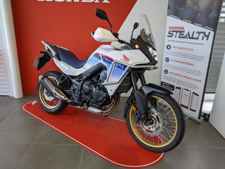2024/74 HONDA XL750 TRANSALP WHITE/GOLD WHEELS SUPERB ONE OWNER MANY EXTRAS