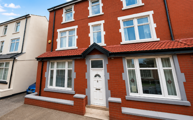 🏡 2-Bedroom Flat to Rent – Blackpool (FY4 1AQ) – £650 PCM