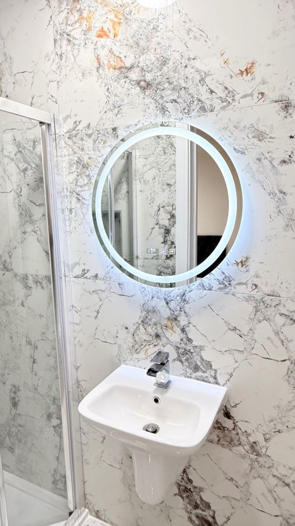 Room to rent in Guildford en-suite plus kitchen