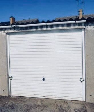 Large Single garage in sought after location