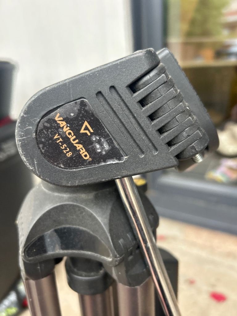 Vanguard VT-528 Tripod – Good Condition, Black