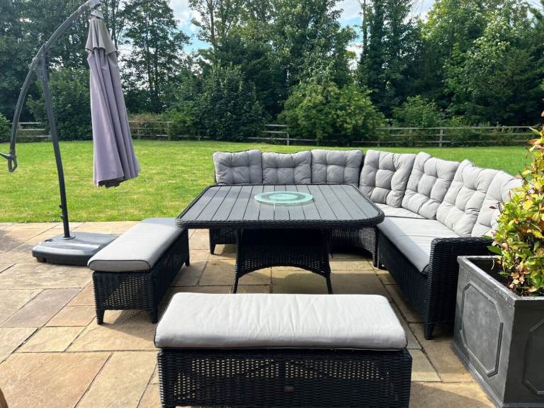 QUATROPI Rattan Patio / Garden Furniture (Sofa - 2 Benches - Dining Table - Parasol - 2 Sun Beds)