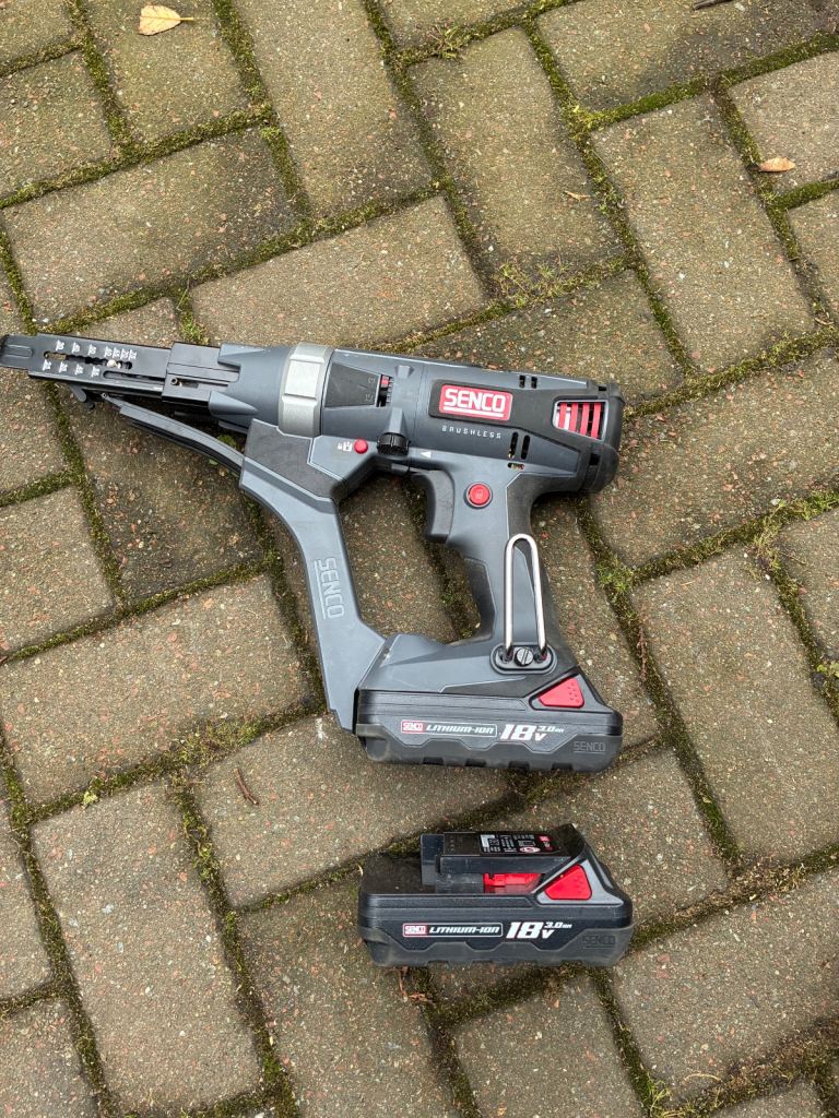 Senco Screwgun with collated Screws